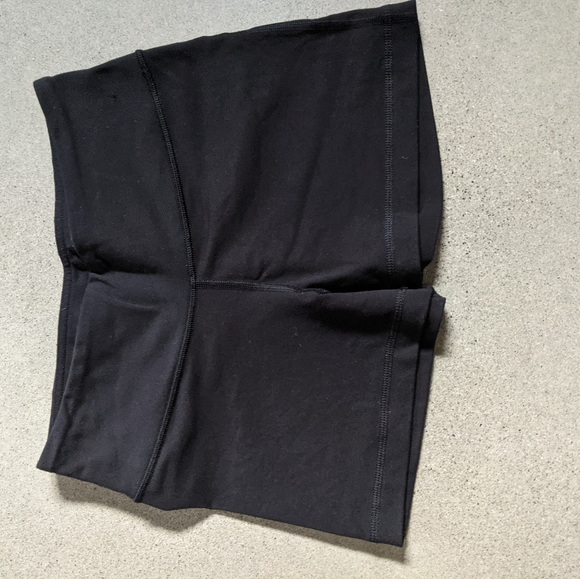 Lululemon black spandex shorts - Picture 2 of 4